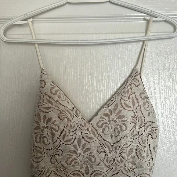 Lace dress - Picture 2 of 3